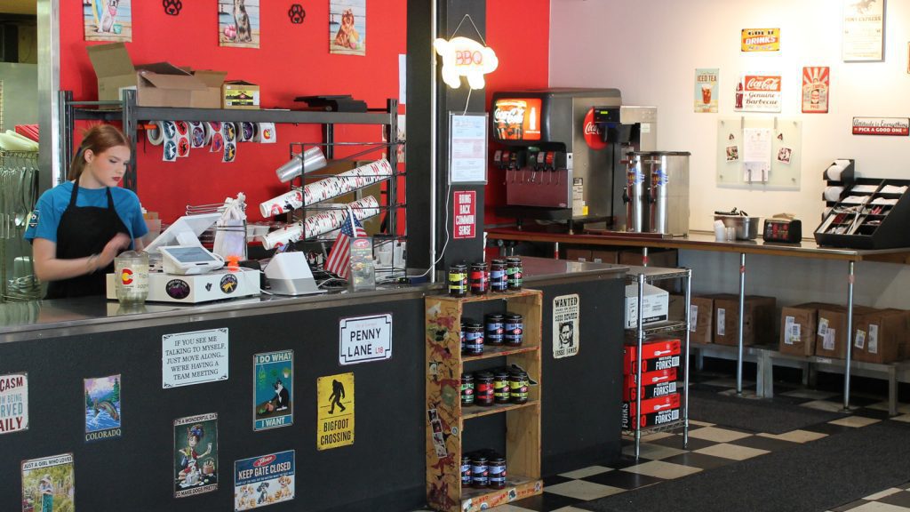 Bird Dog BBQ Centennial Location Interior 3